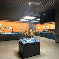 Desain Interior Museum Modern Elegan, Solusi Display Tinggi Berdiri Sendiri Lengkap dengan Pencahayaan LED untuk Patung Warisan Budaya