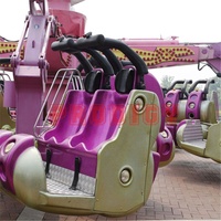 Funfair ride parc d'attractions adultes jeu attraction rotation griffe tour énergie tempête machine
