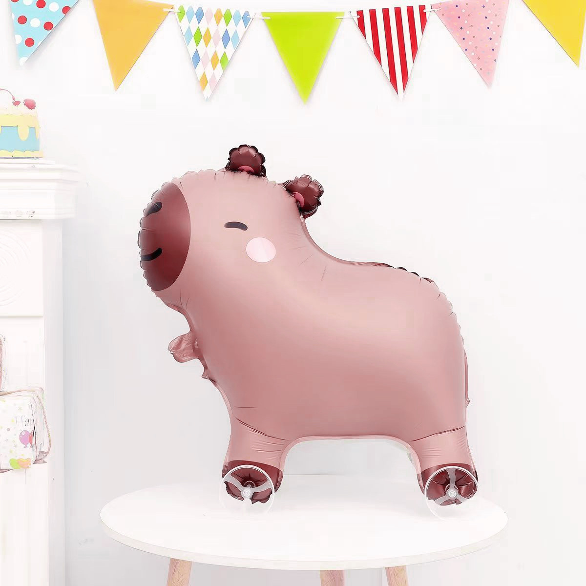 Capibara che cammina su ruote [Rosa]