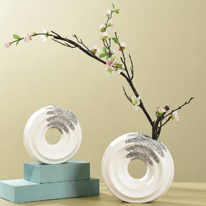 Florero de cerámica de Donut redondo nórdico, jarrón con forma de galleta, jarrón circular blanco mate - Product Image 4