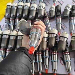 Injecteur de carburant <span class=keywords><strong>Caterpillar</strong></span> 2530616 253-0616 neuf et d'origine, applicable aux tracteurs à roues 633E II 651B 631E <span class=keywords><strong>631G</strong></span> 637G - Product Image 1