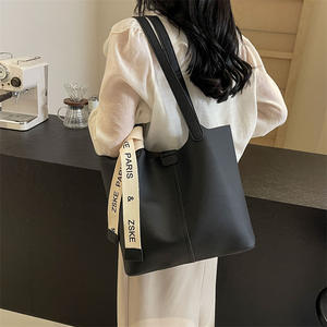 Bolsos de Hombro de Diseñador de Moda 2024, Bolsos de Mensajero de Cuero Transparente Casuales con Cadena para Mujer - Product Image 3