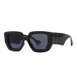 Gafas <span class=keywords><strong>de</strong></span> <span class=keywords><strong>sol</strong></span> transparentes <span class=keywords><strong>con</strong></span> montura gruesa para mujeres y hombres, nuevas <span class=keywords><strong>lentes</strong></span> <span class=keywords><strong>con</strong></span> <span class=keywords><strong>filtro</strong></span> <span class=keywords><strong>de</strong></span> luz azul, monturas ópticas <span class=keywords><strong>de</strong></span> plástico, gafas <span class=keywords><strong>de</strong></span> <span class=keywords><strong>sol</strong></span> <span class=keywords><strong>con</strong></span> protección <span class=keywords><strong>UV</strong></span> - Product Image 2