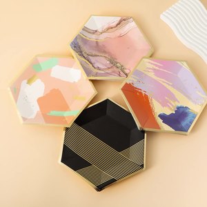 Assiettes en papier hexagonales personnalisées pour fête d'anniversaire, estampage à chaud, jetables, vente en gros - Product Image 1