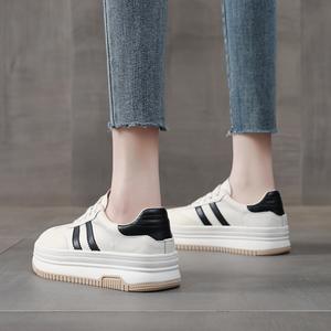 Nouvelles baskets blanches pour femmes, chaussures décontractées très populaires et polyvalentes <span class=keywords><strong>avec</strong></span> semelles épaisses - Product Image 1