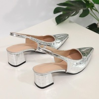 Sandales à plateforme simples et polyvalentes, style tendance, avec une bonne respirabilité, chaussures à talons moyens pour femmes
