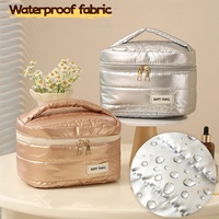 QET1145 Trousse de Maquillage Portable Matelassée Imperméable avec Logo Personnalisé, Organisateur de Maquillage Gonflé, Pochette de Voyage pour Cosmétiques avec Fermeture Éclair