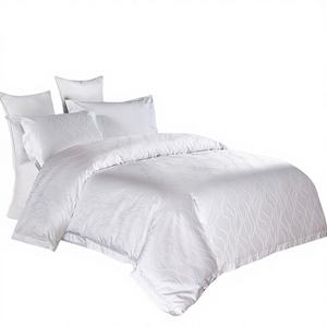 Parure de lit d'hôtel 4 pièces en pur coton blanc style jacquard 60S pour maison d'hôtes, drap et housse de <span class=keywords><strong>couette</strong></span> personnalisables - Product Image 1