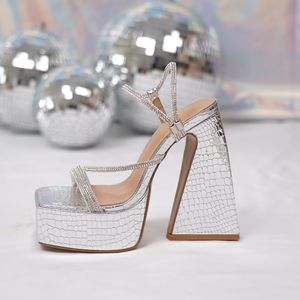 รองเท้าส้นสูงแบบแพลตฟอร์มกันน้ำประดับเพชรทรงสามเหลี่ยมหัวเหลี่ยม รุ่นใหม่ซัมเมอร์ 2024 สไตล์เซ็กซี่สำหรับเดินแบบ - Product Image 6