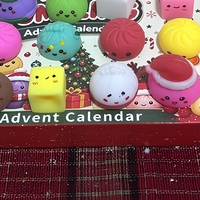 Calendrier de l'Avent Squishy de Noël 24 pièces – Boîte Mystère Anti-Stress avec Figurines Mignonnes en Forme de Ravioli – Cadeau de Fêtes