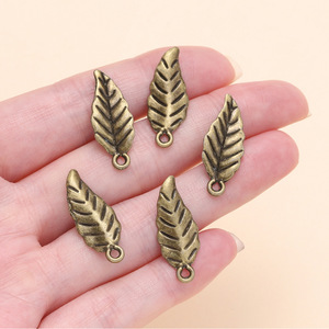 Colgante de hoja de aleación de zinc de 9,5x24,5mm para fabricación de joyas, accesorios DIY, amuleto unisex con forma de planta - Product Image 3
