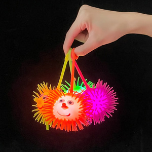 Pelota de peluche luminosa con forma de erizo, juguete antiestrés de plástico para niños de 2 a 4 años, unisex - Product Image 3