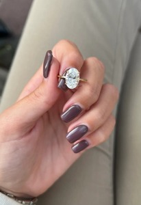 Anillo de compromiso de diamante cultivado en laboratorio ovalado de 3 quilates Solitario de Halo oculto certificado IGI en oro de 14K y 18K - Product Image 4