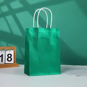 حقيبة ورقية ملونة بشعار مخصص قابلة لإعادة التدوير حقيبة ورقية مخصصة لتغليف الهدايا والحلوى اللامعة للحفلات