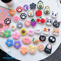 Venta al por mayor de accesorios universales para teléfonos móviles de silicona de PVC con bonitos dibujos animados soporte para móvil enchufe para teléfono soporte para teléfono popular