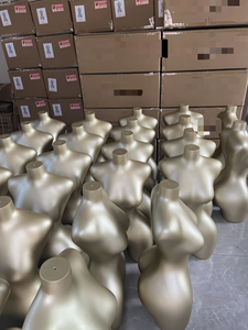 Manơcan nửa thân nữ dáng cong, hông và ngực lớn theo phong cách BBL, trên giá đỡ bánh xe vàng - Mẫu may mặc lý tưởng - Product Image 3