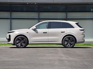 سيارة كهربائية صينية عالية الجودة lixiang l6 سيارات طاقة جديدة سيارات كهربائية 300 كيلو وات سيارة طاقة جديدة سيارة الدفع الرباعي الكبيرة للبيع - Product Image 4