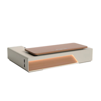 Bureau de direction haut de gamme en placage de bois, design biseauté, panneau latéral avec éclairage LED, bureau en forme de L pour cadre dirigeant