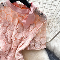 Robe décontractée élégante rose en dentelle ajourée pour femme, à manches courtes, col nœud, ourlet sirène, pour les fêtes et le quotidien