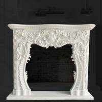 Marbre blanc personnalisé avec motifs floraux exquis pour la cheminée, idéal pour la décoration des salons de villas et d'hôtels.