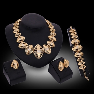 Juego de joyería de imitación en forma de hoja chapado en oro de 18K de moda de Dubái - Product Image 2