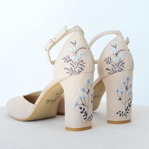 Zapatos de boda hechos a mano con logotipo de marca personalizado Tacón bajo para cada lugar Bordado hecho a mano Trabajo de cuero personalizado - Product Image 5
