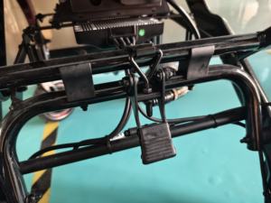 Fauteuil roulant électrique pliable en semi-fibre de carbone pour l'aide à la mobilité, moteurs doubles 150W, batterie à démontage rapide - Product Image 2