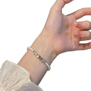 สร้อยข้อมือไข่มุกน้ำจืดทรงเกือบกลม ขนาด 4-5 มม. คุณภาพสูง ดีไซน์แบบหัวเข็มขัด H ของแบรนด์เดียวกัน รุ่น Zhizhen - Product Image 5