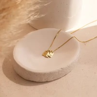 Collier exquis en or 18 carats avec pendentif personnalisé en forme de lettre, pendentif carré, boîte à collier, bijoux en acier inoxydable