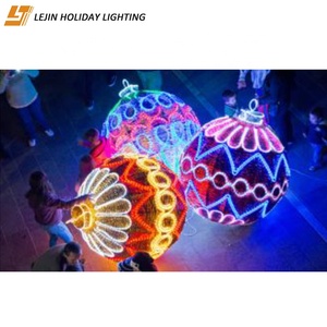 Iluminación de vacaciones al aire libre 3D luz con motivo de bola grande para decoración navideña - Product Image 1