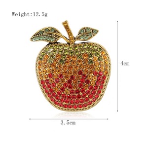 Spilla a forma di mela da 40 mm con strass a pavé, colore sfumato, placcata oro, elegante regalo <span class=keywords><strong>per</strong></span> Natale e la Festa degli <span class=keywords><strong>Insegnanti</strong></span> <span class=keywords><strong>per</strong></span> donna - Product Image 4