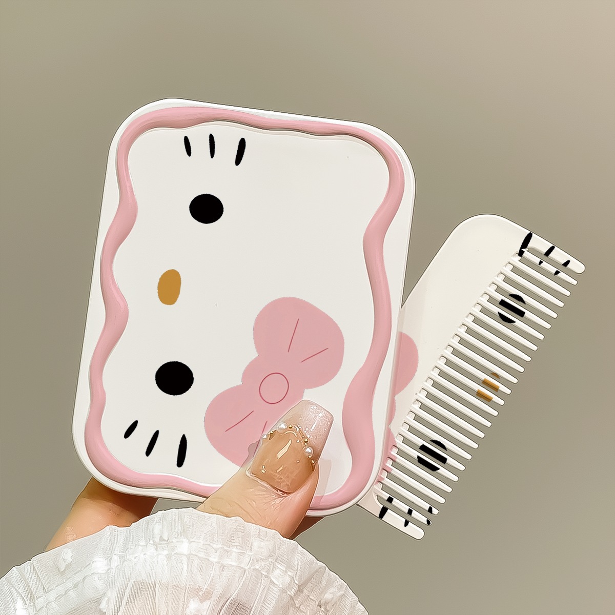 Cosmetic mirror with comb [light powder bow kt]]