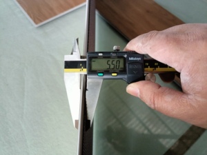 Suelo SPC de Núcleo Rígido de 7mm y 8mm con Acabado de Nogal y Superficie de Cristal, Resistente al Agua, Duradero, de Lujo, con Sistema de Clic - Product Image 5