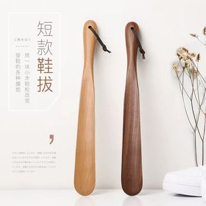 Chausse-pied en bois de hêtre Kangyi à manche court, écologique, pour un port facile - Product Image 1