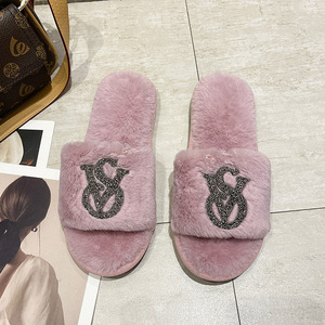 Fashion Flat Women's Fur Slippers Ladies Home Slippers Indoor Fluffy Designer Slippers Slides Shoes for Women - Product Image 6
