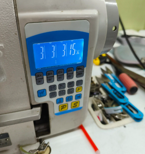 Máquina de Coser Computarizada Plana A4F con Control Eléctrico, Panel de Operación Integrado, Pantalla, Botones y Película Protectora - Product Image 5