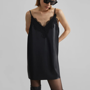<span class=keywords><strong>Bon</strong></span> <span class=keywords><strong>prix</strong></span> <span class=keywords><strong>Été</strong></span> 2025 Robes à bretelles fines avec dentelle <span class=keywords><strong>Robe</strong></span> noire en cuir PU pour femmes - Product Image 1