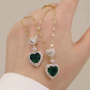 Collar de Esmeralda en Forma de Corazón con Microincrustaciones de Circonio, Cadena de Oro, Joyería de Moda para Mujer, Uso Diario - Product Image 1