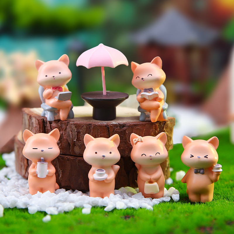 Six figurines de renard