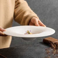 Assiette à soupe épaisse en céramique de luxe léger, assiette ronde en porcelaine pour dessert et pâtes, vaisselle d'hôtel, assiettes pour cuisine occidentale