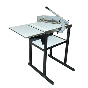 Taglierina da tavolo ad alte prestazioni progettata per la sicurezza per risultati coerenti nei laboratori di produzione tessile - Product Image 3