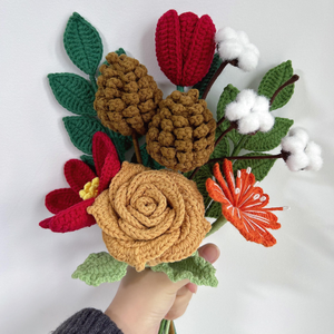 Bouquet di Fiori Natalizi Fai-da-Te all'Uncinetto, Fiori Artificiali Eterni Lavorati a Mano con Pigne e Babbo Natale per Decorazioni Natalizie e Regali Festivi - Product Image 3