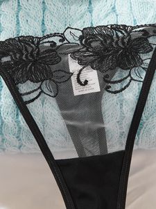 Nouvelle collection romantique pour la Saint-Valentin 2025 : Ensemble de lingerie sexy en dentelle transparente brodée de fleurs pour femmes - Product Image 6