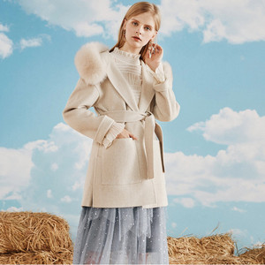 Pelliccia di Cashmere realizzata in vera lana con collo in pelliccia di volpe - Product Image 3
