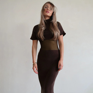 Vestido de noche de cuello alto con malla transparente, manga corta, largo hasta el suelo, ajustado, de color liso y diseño translúcido. - Product Image 3