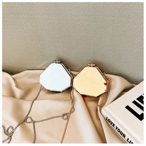 حقيبة يد نسائية أكريليك 2026 بسلسلة ذهبية، حقائب مربعة الشكل للحفلات والسهرات، تصميم على شكل قلب، حقيبة كتف صغيرة للنساء - Product Image 2