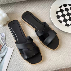 2026 Custom Summer Women's Flat Beach Slippers One-Word Fashion Outer Wear Solid Color Cushioning Feature for Spring Autumn - Product Image 4
