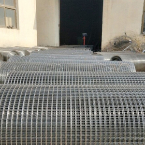 Heavy Duty Galvanized <b>Wire</b> <b>Mesh</b> Roll for Industrial Screening and Material Separation Systems - Product Image 4