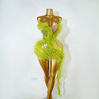 Robe mini asymétrique sans bretelles en tulle à volants avec cristaux de strass Chartreuse TianYi |   Costume de scène