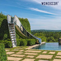 Toboggan aquatique en acier inoxydable 316 poli miroir, sculpture de piscine extérieure, élément aquatique de luxe pour piscine
